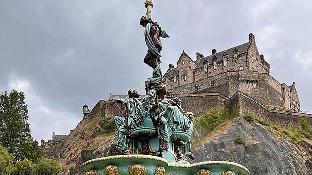 Rossova fontna a Edinburghsk hrad