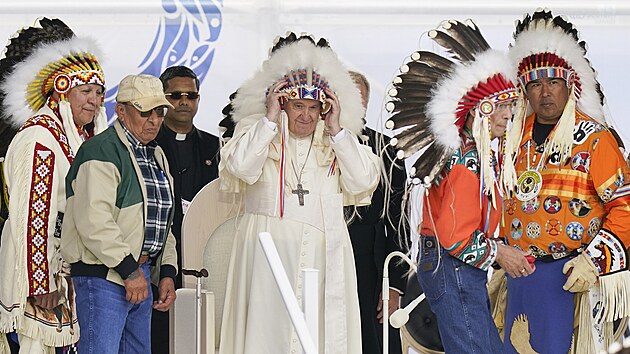 Pape Frantiek bhem nvtvy domorodch obyvatel v Edmontonu v kanadsk Albert. (25. ervence 2022)
