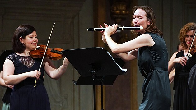 Na zvrenm koncert Letnch slavnost star hudby vystoupil soubor Collegium Marianum se svou umleckou vedouc, fltnistkou Janou Semerdovou.