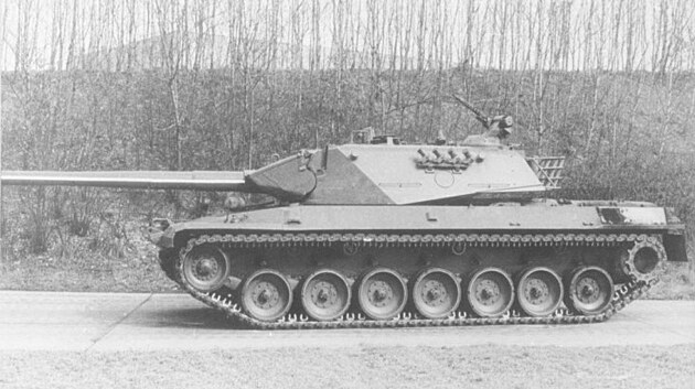 Na projektu pozlacenho Leopardu poznvme zvten podvozek Leopard 1 i s novou v nkde na pomez prvn a druh verze tanku Leopard.
