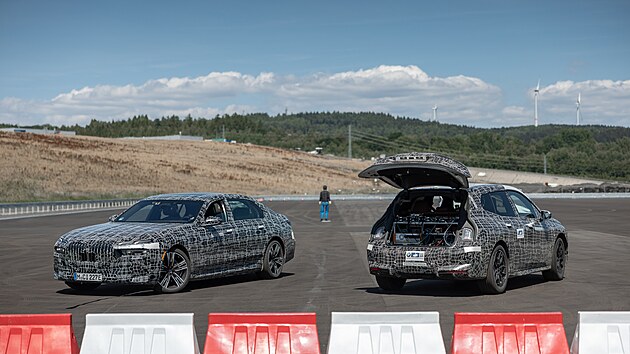 Německá automobilka BMW zahájila testovací provoz dokončené části zkušebního polygonu na Sokolovsku.