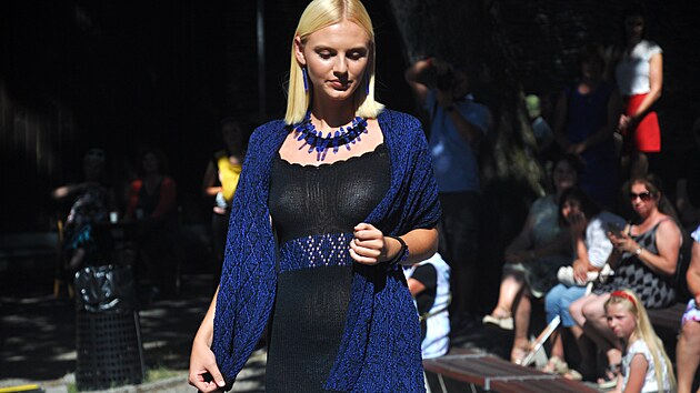 Čtvrteční módní přehlídka Made in Jablonec na prodejní výstavě Křehká krása 2022.