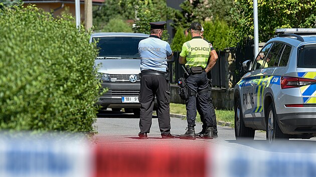 Policie vyšetřuje trojnásobnou vraždu a sebevraždu v Rožnově pod Radhoštěm (srpen 2022)