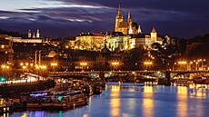 Pražský hrad bude za tmy sice osvětlený nadále, ale ne celou noc. Nasvícení se... Pražský hrad bude za tmy sice osvětlený nadále, ale ne celou noc. Nasvícení se...