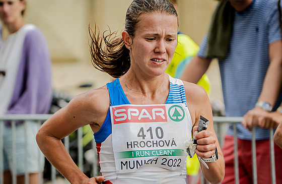 Tereza Hrochová na trati maratonu na mistrovství Evropy v Mnichov