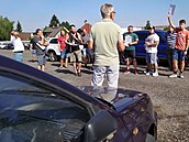 Celkem dražba patnácti autovraků vynesla radnici 36 750 korun. Celkem dražba patnácti autovraků vynesla radnici 36 750 korun.