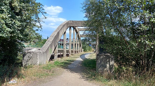 Obloukový železobetonový most v Sokolově