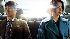 Z plakátu filmu Podezřelá Z plakátu filmu Podezřelá