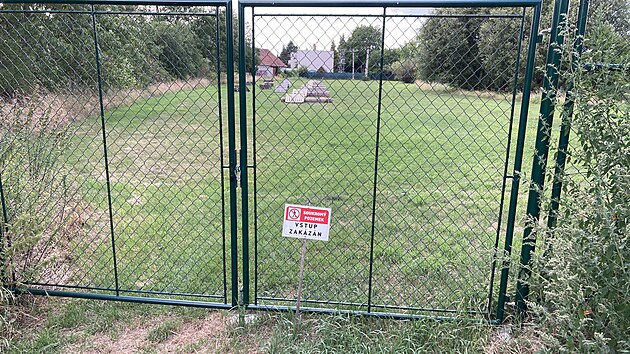 Nepovolen plot v Prostjov sice letos konen odstranili, ale objevil se na druh stran nhonu, kde pozemek pat z vtiny takt Markovi.
