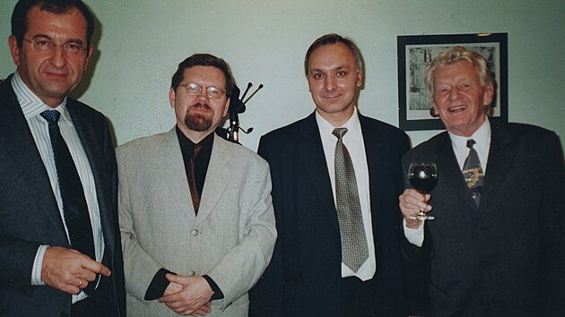 Stanislav Kratochvl (pln vpravo) se svmi kolegy: zleva Cyril Hschl, Petr Mon, Jn Prako.