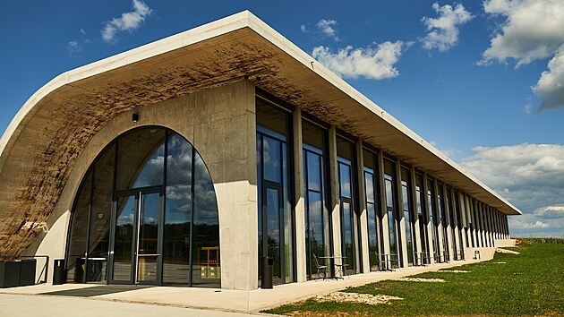 Reprezentativn centrum pedstavuje vinastv Lahofer od architektonickho studia Chybk+Kritof.