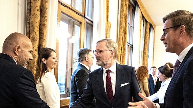 Předseda vlády Petr Fiala zahájil sérii bilančních návštěv ministerstev. S ministrem dopravy Martinem Kupkou bude hovořit zejména o zlepšení infrastruktury v ČR, dostavbě klíčových komunikací a situaci v železniční dopravě. (23. srpna 2022)