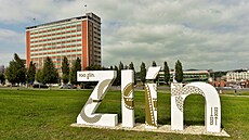 Bav mrakodrap je sídlem úadu Zlínského kraje (srpen 2022)