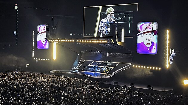 Elton John zesnul krlovn vnoval svj posledn torontsk koncert. (8. z 2022)