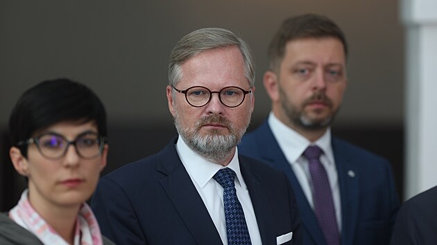 Pedsedkyn PSP R Markta Adamov Pekarov, premir Petr Fiala (uprosted) a ministr vnitra Vt Rakuan. (2. z 2022)