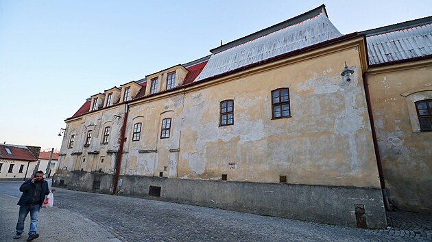 Budova zámeckého pivovaru byla v minulosti i prádelnou, ubytovnou důstojníků či skladem. V posledních letech je nevyužívaná. Vypadá to, že nyní znovu dostane šanci.