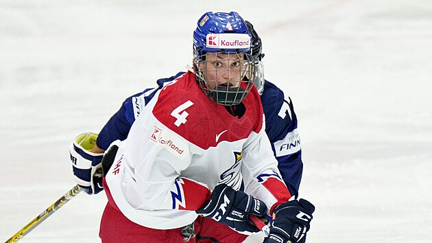 esk hokejistka Daniela Pejov v zpase s Finskem