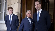 Princ Harry, princ Charles a princ William ped Konferencí o nelegálním obchodu...