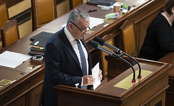 Ministr prmyslu a obchodu Jozef Síkela ve Snmovn