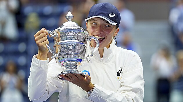 Iga Šwiateková s pohárem pro vítězku US Open. | na serveru Lidovky.cz | aktuální zprávy Iga Šwiateková s pohárem pro vítězku US Open. | na serveru Lidovky.cz | aktuální zprávy