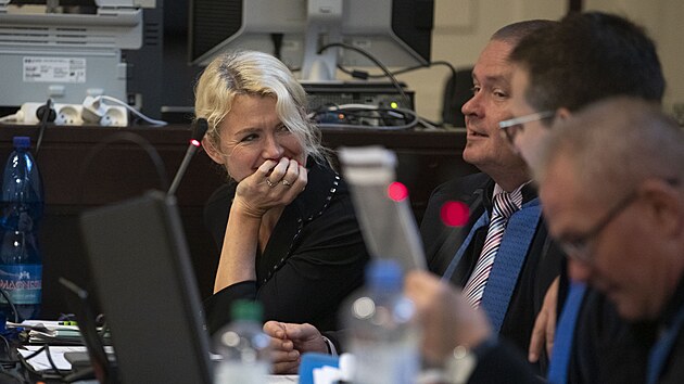 Odpolední jednání soudu sledují dva Babišovi advokáti i spoluobžalovaná Jana Nagyová. (15. září 2022)