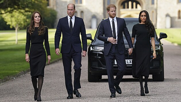 Princezna Kate, princ William, princ Harry a vvodkyn Meghan (Windsor, 10. z 2022)