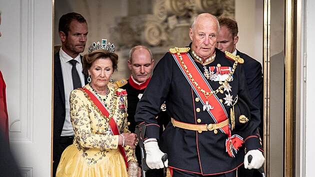 Norsk&aacute; kr&aacute;lovna Sonja a kr&aacute;l Harald V. na galavečeři u př&iacute;ležitosti oslav 50 let na trůnu d&aacute;nsk&eacute; kr&aacute;lovny Margrethe II. (Kodaň, 11. z&aacute;ř&iacute; 2022)