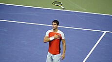Carlos Alcaraz dkuje fanoukm po semifinále na US Open.