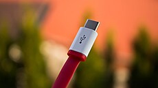 Ilustrační foto - kabel s USB-C portem Ilustrační foto - kabel s USB-C portem