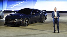 Bill Ford pedstavuje nový Ford Mustang na autosalonu v Detroitu