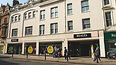 Obchodní domy Beales v Británii skonily ped dvma lety. Dostaly se pod...