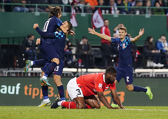Chorvattí fotbalisté se radují z prvního gólu nad Rakouskem, který vstelil...