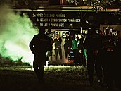 Z boleslavského autobusu letěly celkem tři světlice. Z boleslavského autobusu letěly celkem tři světlice.
