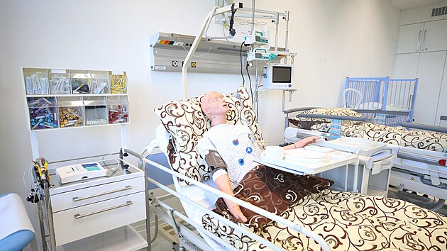 Učebny věrně napodobují skutečné nemocniční prostory.
