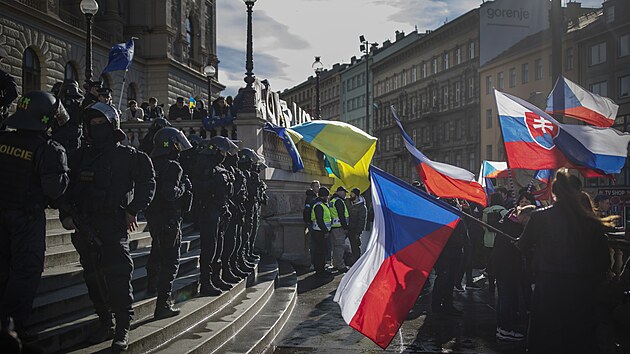 Demonstrace esk republika na 1. mst s nzvem Nensiln revoluce v Praze. (28. z 2022)