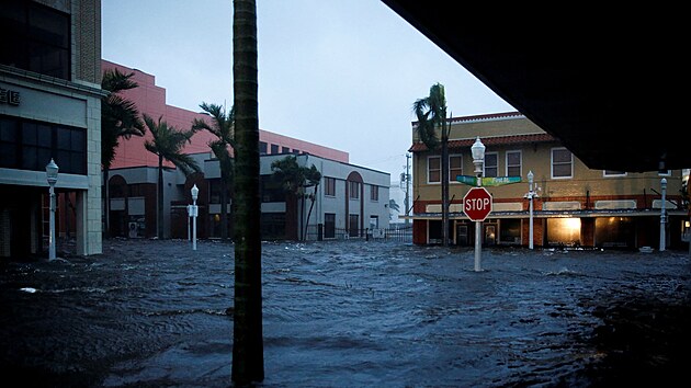 Floridu zashl hurikn Ian.