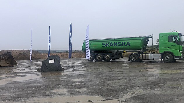 Společnost Skanska zahájila práce na novém čtyřkilometrovém úseku dálnice D55 mezi Moravským Pískem a Bzencem na Hodonínsku.