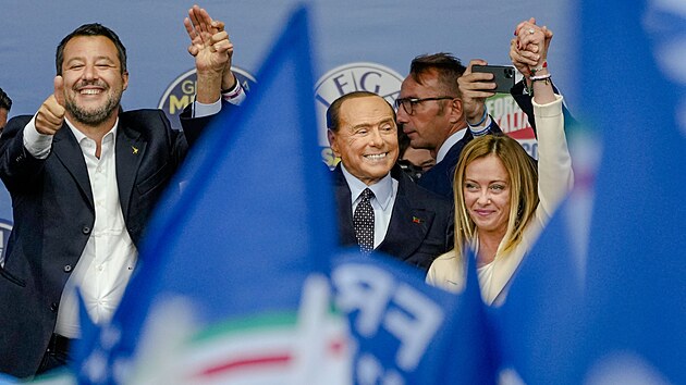 Italský pravicový blok slaví vítězství ve volbách. Zleva: Matteo Salvini,... Italský pravicový blok slaví vítězství ve volbách. Zleva: Matteo Salvini,...