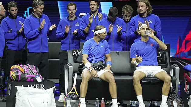 Roger Federer (vpravo) a Rafael Nadal v duelu s prem Jack Sock, Frances Tiafoe.