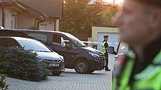 Policisté v Micích u Prahy etí trojnásobnou vradu a sebevradu v rodinném...