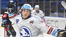 Petr Kodýtek slaví gól do sítě Karlových Varů. Petr Kodýtek slaví gól do sítě Karlových Varů.