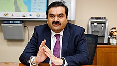 Gautam Adani ví, jak vydlat jmní.