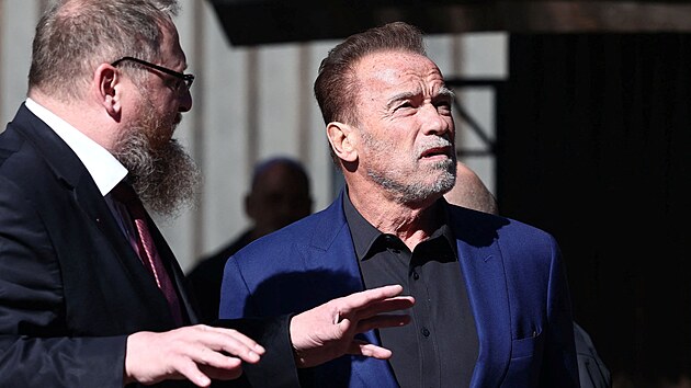 Arnold Schwarzenegger navtvil bval nacistick vyhlazovac tbor Osvtim, kde vyzval k boji proti pedsudkm a nenvisti (28. z 2022). 