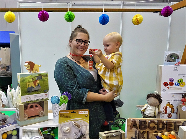 <p>Posílám pár fotek z veletrhů For Toys, Babies a Games 2022. Veletrhy pro rodinu a volný čas jsou až do neděle 9. října v PVA EXPO Praha Letňany. V provozu jsou už všechny 3 hlavní haly, dnes se přidává lákadlo zejména pro ženy - veletrh kosmetiky For B
