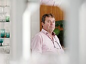 František Novosad musí na dva měsíce zavřít sklárnu v Harrachově. František Novosad musí na dva měsíce zavřít sklárnu v Harrachově.