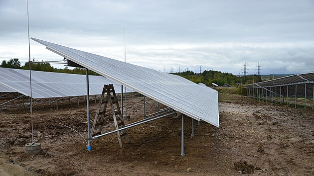 SUAS Group dokončuje prvn&iacute; sol&aacute;rn&iacute; elektr&aacute;rnu na m&iacute;stě b&yacute;val&eacute;ho hnědouheln&eacute;ho dolu a zanikl&eacute; vesnice Lipnice na Sokolovsku. (6. ř&iacute;jna 2022)
