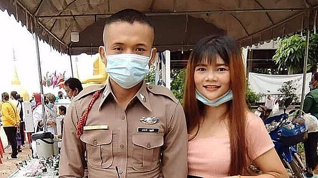 Bval policejn poruk Panya Khamrab, kter ve kolce v Thajsku zabil nejmn 31 lid.