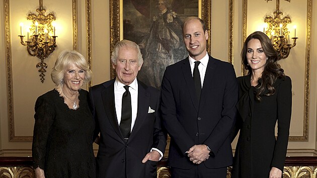 Krlovna cho Camilla, krl Karel III., princ William a princezna Kate na recepci pro sttnky a zahranin hosty v Buckinghamskm palci (Londn, 18. z 2022)