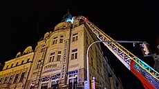 Muž se vloupal na střechu hotelu v centru Liberce. Muž se vloupal na střechu hotelu v centru Liberce.