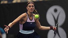 Petra Kvitová v zápase osmifinále turnaje WTA v Ostravě se Španělkou Badosaovou. Petra Kvitová v zápase osmifinále turnaje WTA v Ostravě se Španělkou Badosaovou.